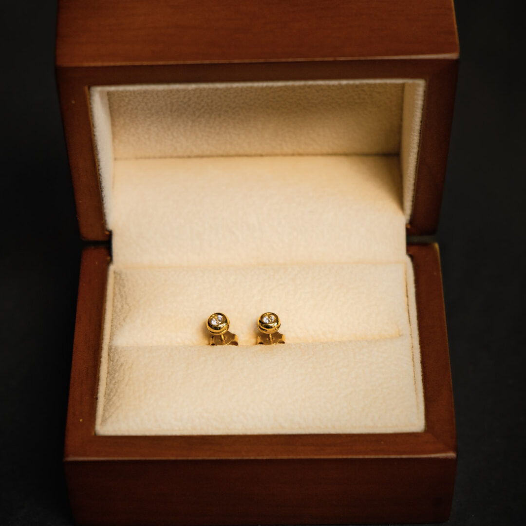 Aros de Oro Italiano: Un Destello de Elegancia